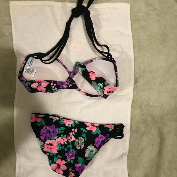 Bikini set - Picture 2 of 2